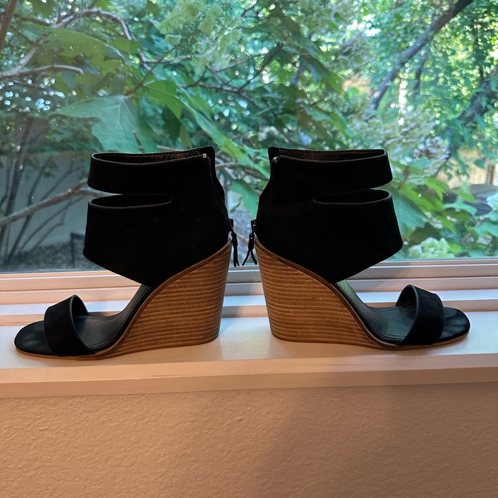 Gently-used Women’s Sexy Black & Tan Two-Toned Suede Wedges - Size 8